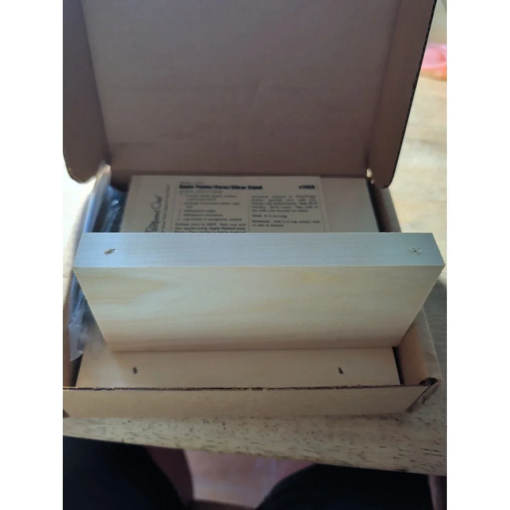 Brand New The Pampered Chef Apple Peeler Corer Slicer Wooden Stand 2435